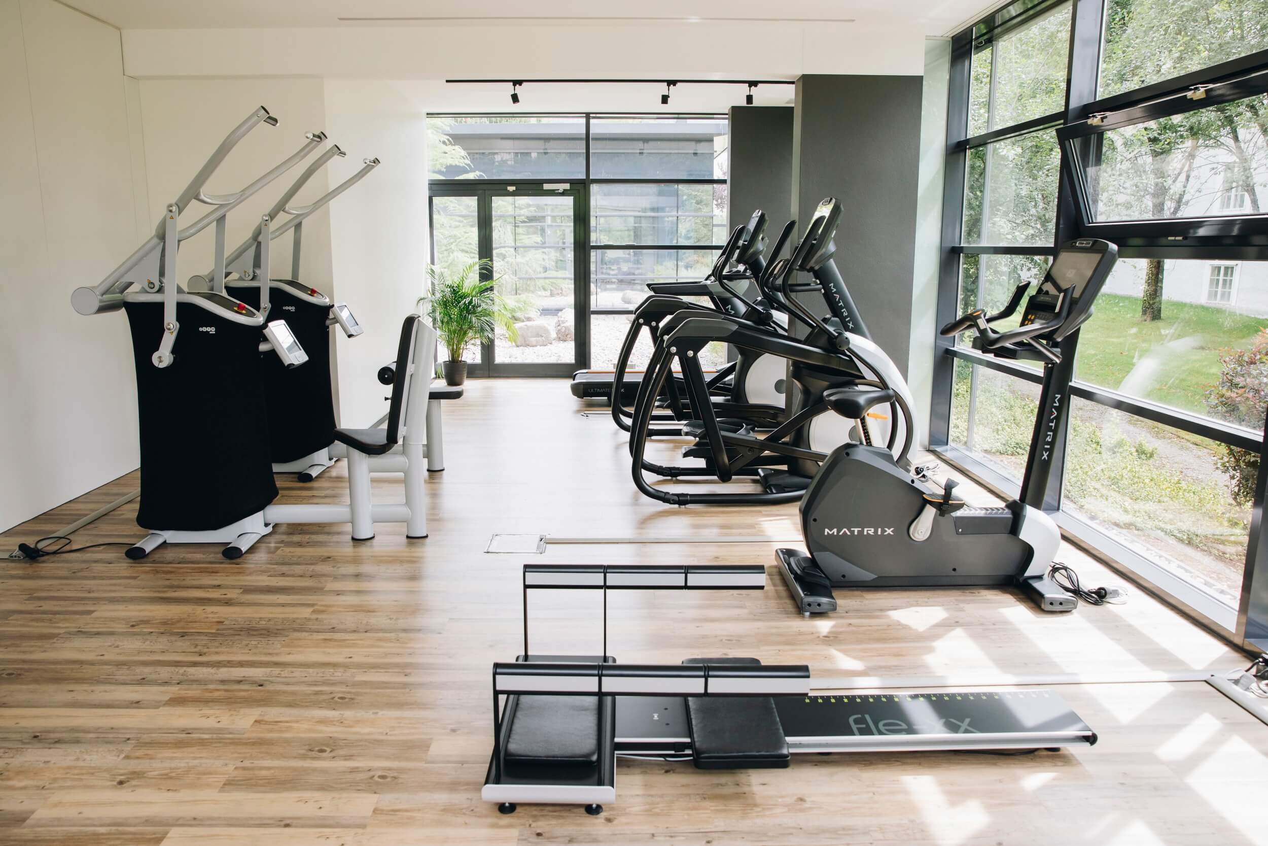 Cardiogeräte und Kraftgeräte im Fitnessstudio MAIKAI in Salzburg