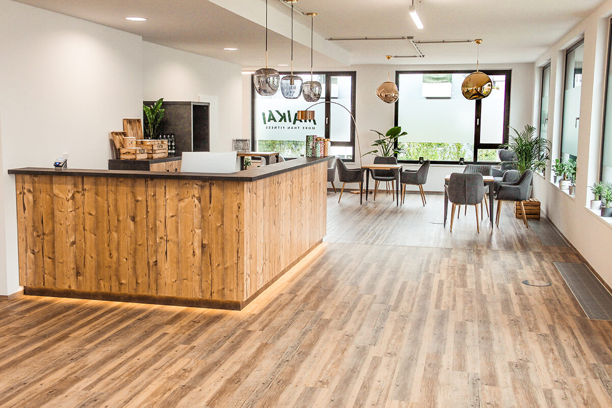 Eingang Fitnessstudio MAIKAI in Salzburg Mülln