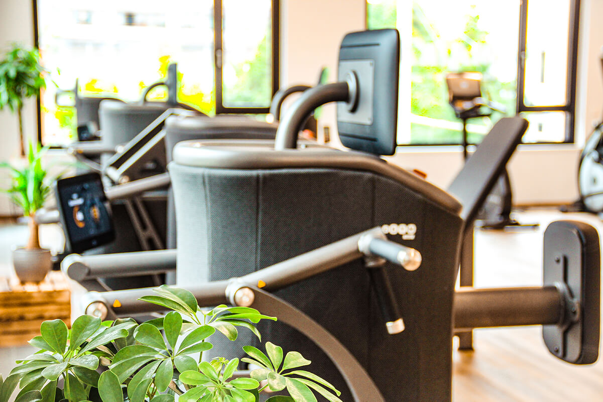 Kraftrainingsgeräte im Fitnessstudio MAIKAI in Salzburg Mülln